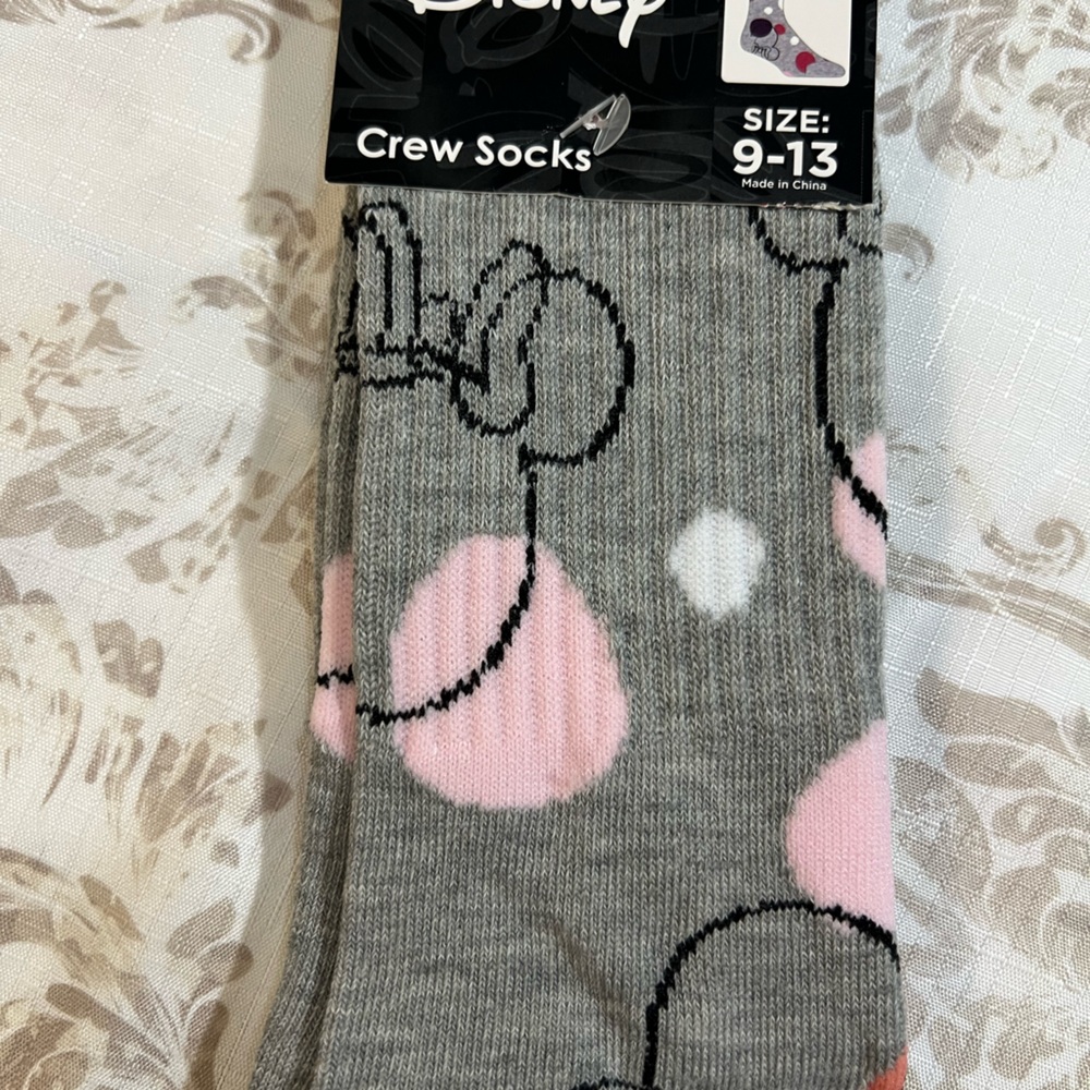 New~Disney World’s Women’s Cute & Fun “Minnie Mouse” Crew Socks